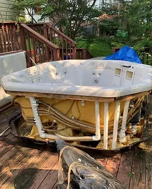 hot tub removal 01 768x767